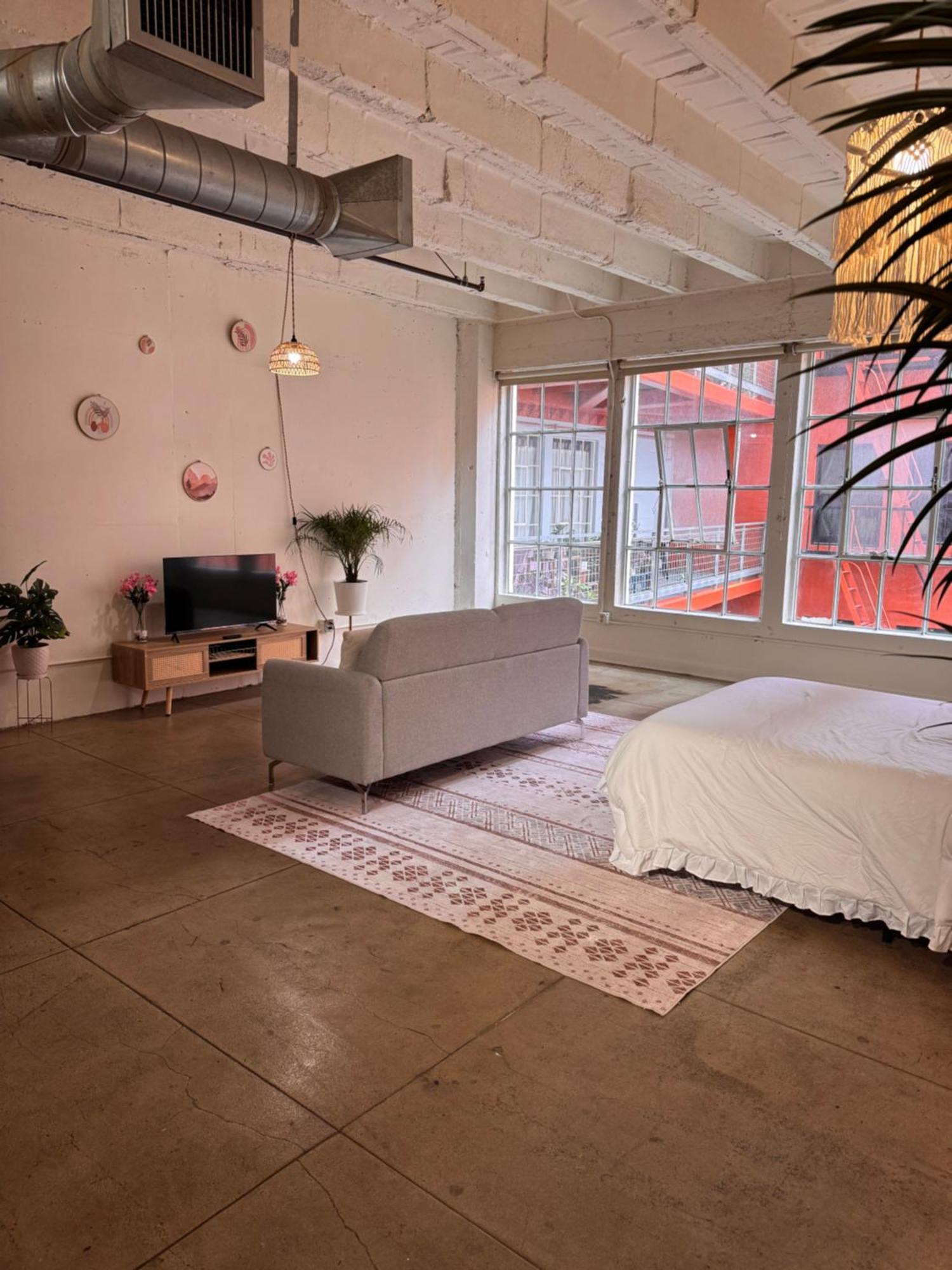 Bed & Breakfast Loft In Downtown Angeles