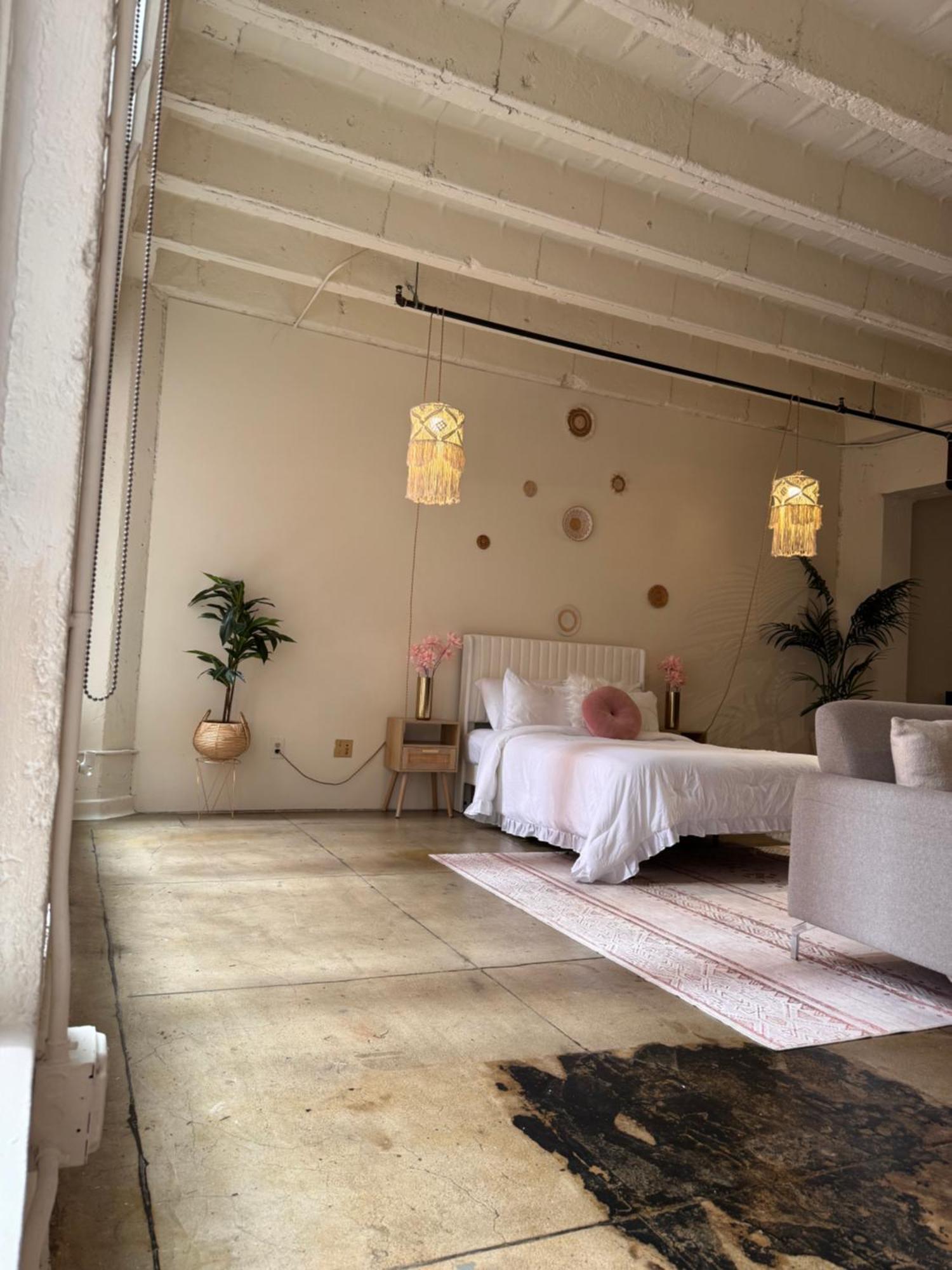 Bed & Breakfast Loft In Downtown Angeles